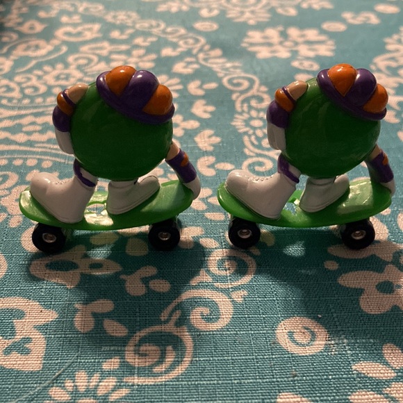 ⚡️ 2 M&Ms on skateboards - Picture 2 of 2